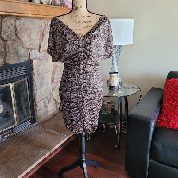 A Beautiful Classy Ruffled Leopard 🐆 Print Dress. (M) - Picture 2 of 4